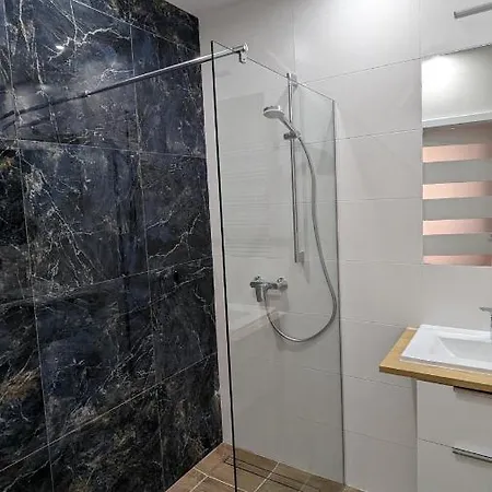 Apartament * 타르노보 포드고르네